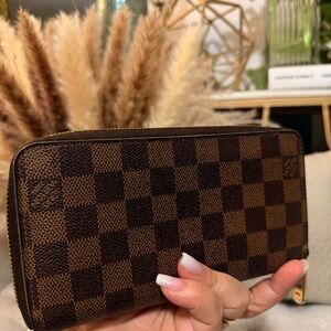 Louis Vuitton Damier Ebene Zippy Wallet